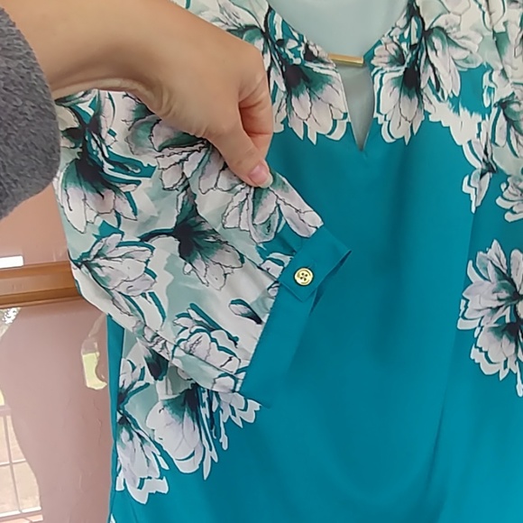 ⬇⬇NWOT...Jennifer Lopez Blouse - M - Picture 4 of 5